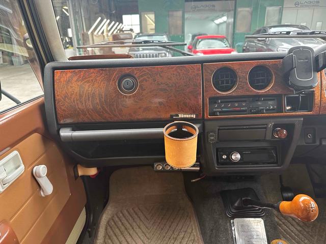 ジムニー ワイルドウインド エンジンオーバーホール済み オリジナルレザーシート 4WD MT CD アルミホイール エアコン(52枚目)