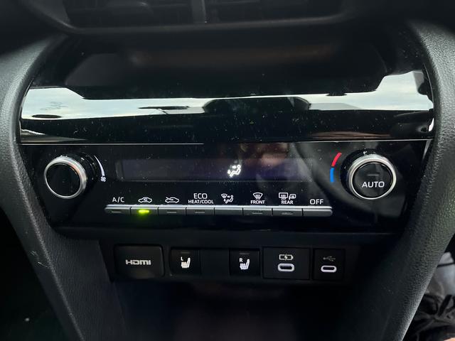 ヤリスクロス ハイブリッドＺ　ウルバーノ　パノラミックビューモニター　ブラインドスポットモニター　シートヒーター　ＥＴＣ　ナビ　ＴＶ　ステアリングヒーター　パワーシート（12枚目）