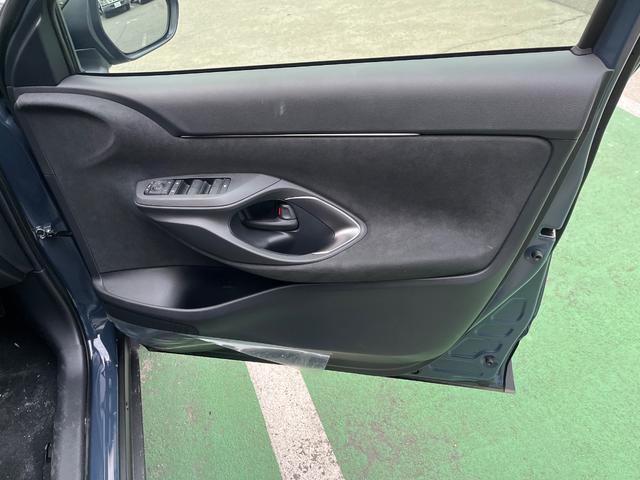 ヤリスクロス ハイブリッドＺ　ウルバーノ　パノラミックビューモニター　ブラインドスポットモニター　シートヒーター　ＥＴＣ　ナビ　ＴＶ　ステアリングヒーター　パワーシート（22枚目）