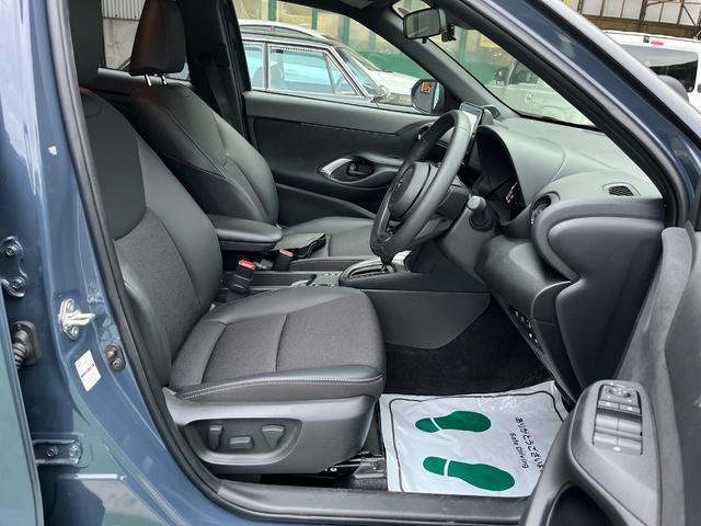 ヤリスクロス ハイブリッドＺ　ウルバーノ　パノラミックビューモニター　ブラインドスポットモニター　シートヒーター　ＥＴＣ　ナビ　ＴＶ　ステアリングヒーター　パワーシート（23枚目）