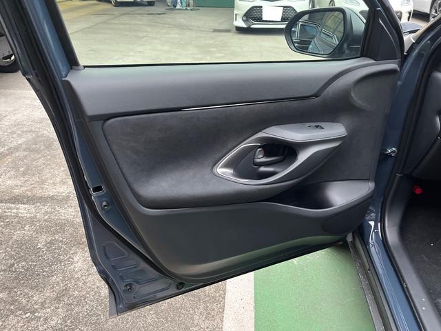 ヤリスクロス ハイブリッドＺ　ウルバーノ　パノラミックビューモニター　ブラインドスポットモニター　シートヒーター　ＥＴＣ　ナビ　ＴＶ　ステアリングヒーター　パワーシート（40枚目）