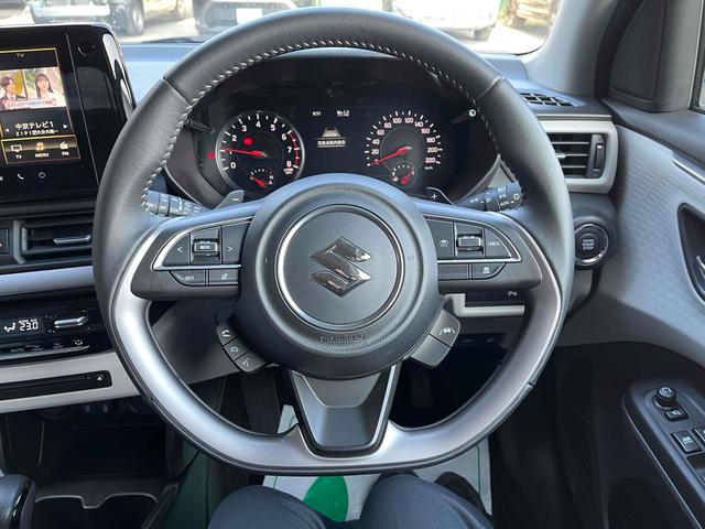 スイフト ハイブリッドMZ 全周囲カメラ ナビ TV クリアランスソナー オートクルーズコントロール レーンアシスト 衝突被害軽減システム アルミホイール オートライト スマートキー アイドリングストップ 電動格納ミラー(3枚目)