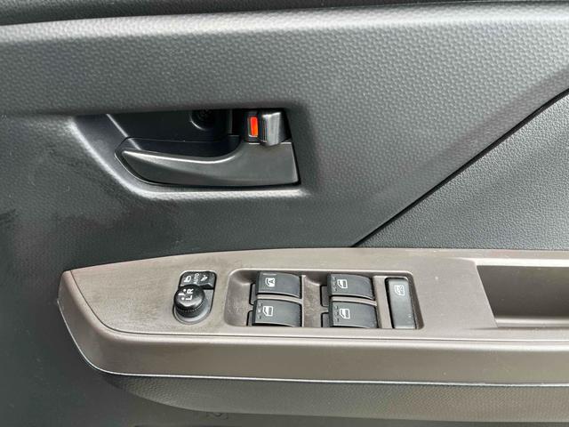 ルーミー X 片側電動スライドドア クリアランスソナー 衝突被害軽減システム アルミホイール オートライト スマートキー アイドリングストップ 電動格納ミラー シートヒーター フルフラット ウォークスルー CVT(15枚目)