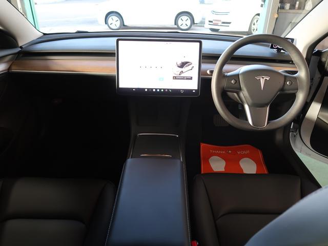 モデル３ ＲＷＤ　ＲＹＺＥＮ搭載　屋内車庫保管　パノラマガラスルーフフィルム施工　黒革シート　デジタルインナーミラー　ステアリングヒーター　全席シートヒーター　オートパイロット　３６０°カメラ　電動リアゲート　ＬＥＤ（5枚目）
