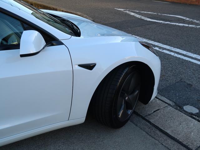 モデル３ ＲＷＤ　ＲＹＺＥＮ搭載　屋内車庫保管　パノラマガラスルーフフィルム施工　黒革シート　デジタルインナーミラー　ステアリングヒーター　全席シートヒーター　オートパイロット　３６０°カメラ　電動リアゲート　ＬＥＤ（18枚目）