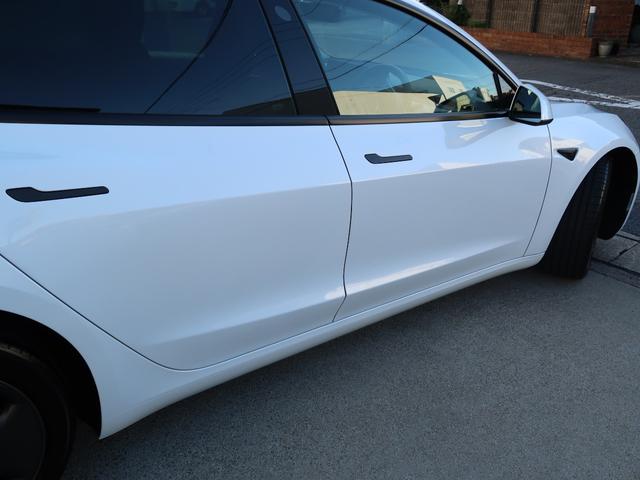 モデル３ ＲＷＤ　ＲＹＺＥＮ搭載　屋内車庫保管　パノラマガラスルーフフィルム施工　黒革シート　デジタルインナーミラー　ステアリングヒーター　全席シートヒーター　オートパイロット　３６０°カメラ　電動リアゲート　ＬＥＤ（19枚目）