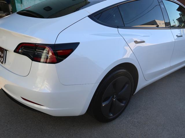 モデル３ ＲＷＤ　ＲＹＺＥＮ搭載　屋内車庫保管　パノラマガラスルーフフィルム施工　黒革シート　デジタルインナーミラー　ステアリングヒーター　全席シートヒーター　オートパイロット　３６０°カメラ　電動リアゲート　ＬＥＤ（20枚目）