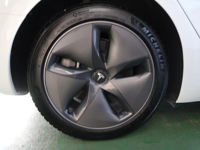 モデル３ ＲＷＤ　ＲＹＺＥＮ搭載　屋内車庫保管　パノラマガラスルーフフィルム施工　黒革シート　デジタルインナーミラー　ステアリングヒーター　全席シートヒーター　オートパイロット　３６０°カメラ　電動リアゲート　ＬＥＤ（27枚目）