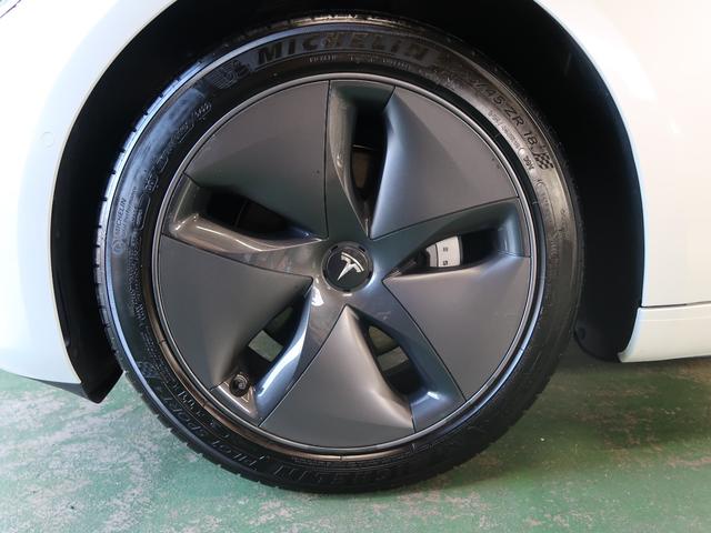 モデル３ ＲＷＤ　ＲＹＺＥＮ搭載　屋内車庫保管　パノラマガラスルーフフィルム施工　黒革シート　デジタルインナーミラー　ステアリングヒーター　全席シートヒーター　オートパイロット　３６０°カメラ　電動リアゲート　ＬＥＤ（29枚目）