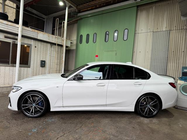 3シリーズ 330i Mスポーツ 6か月走行距離無制限保証付 ワンオーナー イノベーションPKG コンフォートPKG 純正OP19インチAW Mパフォーマンスカーボンドアミラーカバー&カーボントランクスポイラー ブラックキドニーグリル(3枚目)