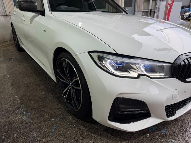 3シリーズ 330i Mスポーツ 6か月走行距離無制限保証付 ワンオーナー イノベーションPKG コンフォートPKG 純正OP19インチAW Mパフォーマンスカーボンドアミラーカバー&カーボントランクスポイラー ブラックキドニーグリル(5枚目)