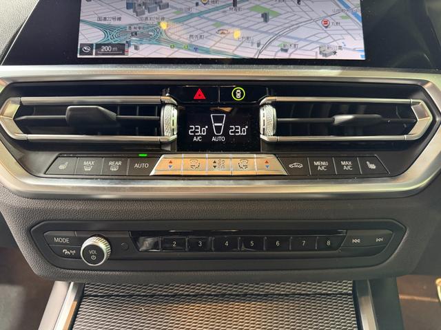 3シリーズ 330i Mスポーツ 6か月走行距離無制限保証付 ワンオーナー イノベーションPKG コンフォートPKG 純正OP19インチAW Mパフォーマンスカーボンドアミラーカバー&カーボントランクスポイラー ブラックキドニーグリル(18枚目)