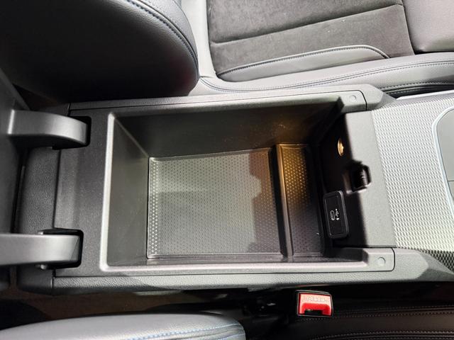 3シリーズ 330i Mスポーツ 6か月走行距離無制限保証付 ワンオーナー イノベーションPKG コンフォートPKG 純正OP19インチAW Mパフォーマンスカーボンドアミラーカバー&カーボントランクスポイラー ブラックキドニーグリル(22枚目)