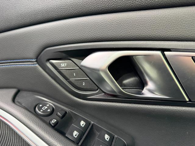 3シリーズ 330i Mスポーツ 6か月走行距離無制限保証付 ワンオーナー イノベーションPKG コンフォートPKG 純正OP19インチAW Mパフォーマンスカーボンドアミラーカバー&カーボントランクスポイラー ブラックキドニーグリル(27枚目)