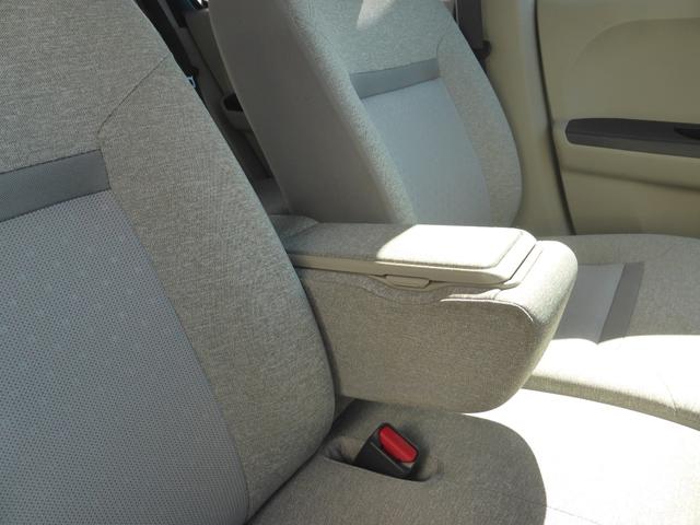 アームレストには大きな収納スペースがあり使い勝手が良いですね♪