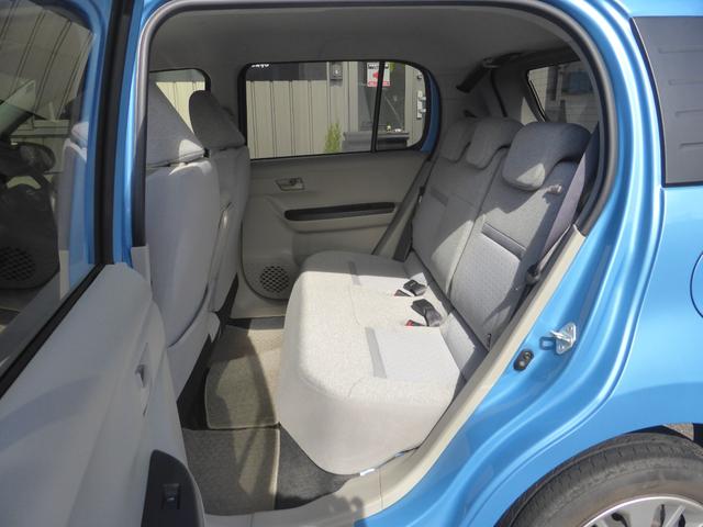 後列も足元が広く、ゆったりと使っていただけます！