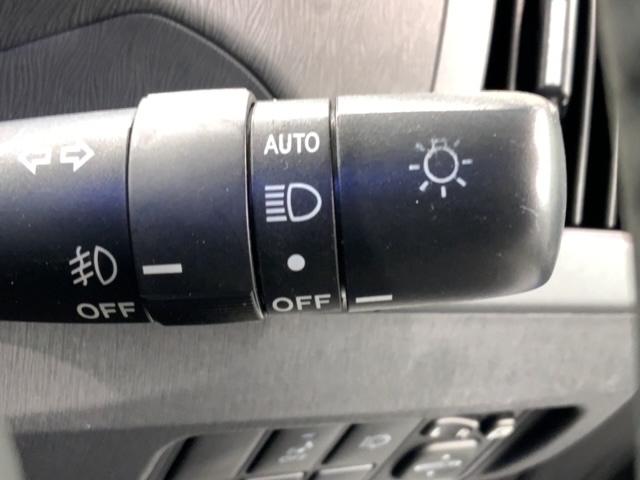 プリウス Ｇツーリングセレクション　禁煙　１年保証　ナビ　ＴＶ　ＣＤ録音　ＤＶＤ　ＥＴＣ　ＨＩＤオートライト　横滑り防止　電動シ－ト　クルコン　アルミ　スマ－トキ－　盗難防止装置　整備記録簿　ＡＡＣ　スペアキ－　Ｗエアバッグ　取説保証書（12枚目）