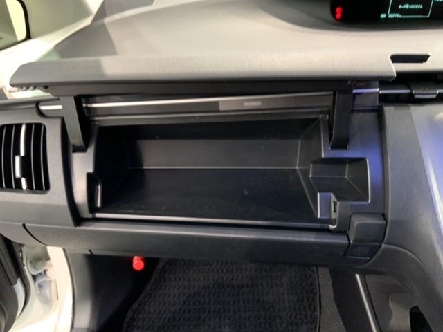 プリウス Ｇツーリングセレクション　禁煙　１年保証　ナビ　ＴＶ　ＣＤ録音　ＤＶＤ　ＥＴＣ　ＨＩＤオートライト　横滑り防止　電動シ－ト　クルコン　アルミ　スマ－トキ－　盗難防止装置　整備記録簿　ＡＡＣ　スペアキ－　Ｗエアバッグ　取説保証書（23枚目）