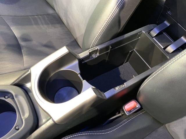 プリウス Ｇツーリングセレクション　禁煙　１年保証　ナビ　ＴＶ　ＣＤ録音　ＤＶＤ　ＥＴＣ　ＨＩＤオートライト　横滑り防止　電動シ－ト　クルコン　アルミ　スマ－トキ－　盗難防止装置　整備記録簿　ＡＡＣ　スペアキ－　Ｗエアバッグ　取説保証書（26枚目）