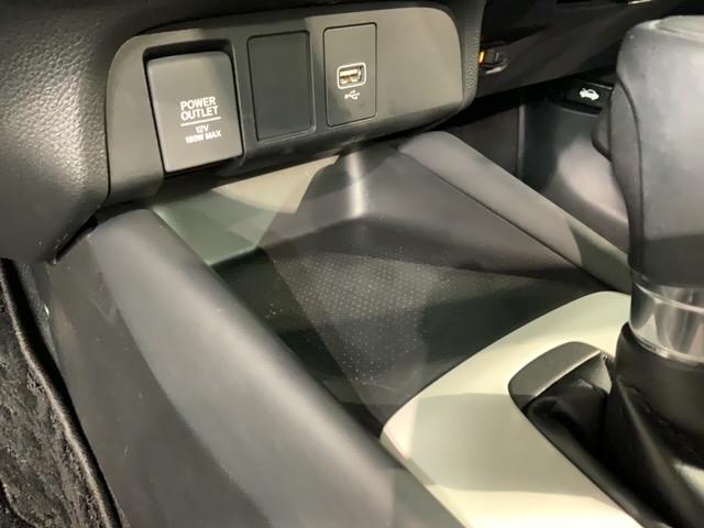 フィット e:HEVホーム 禁煙1オーナー 車検整備付 1年保証 ドラレコ ナビVXU-215FTi TV Rカメラ CD BTオ-ディオ DVD ETC LEDオートライト VSA クルコン スマキー 盗難防止装置 保証書取説(28枚目)