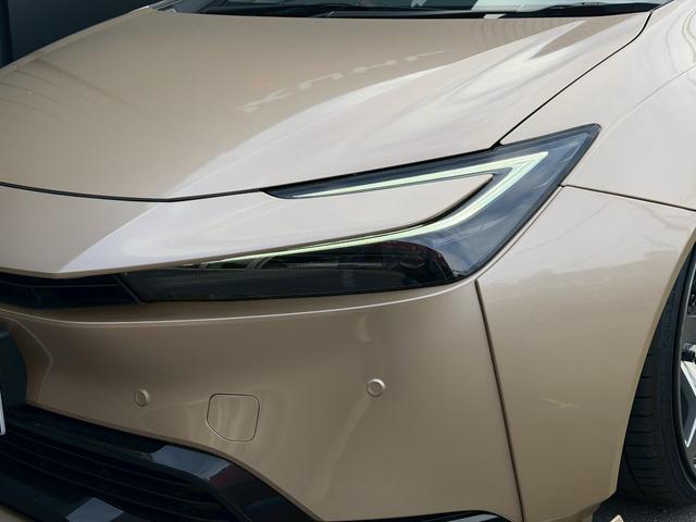 プリウス G オートサロン2024年出展最優秀賞車両/KUHLフルコンプリートカー/VERZ VRF01R20インチ/エアフォースエアサス/エレガントゴールドラッピング/純正ディスプレイオーディオナビ/ETC2.0(13枚目)