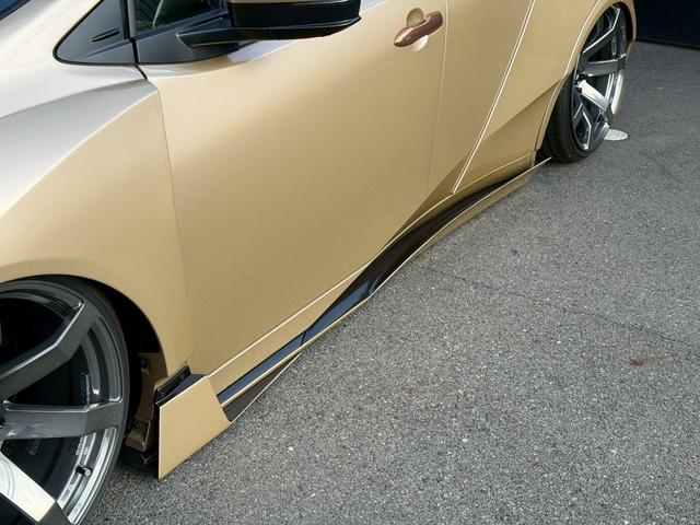 プリウス G オートサロン2024年出展最優秀賞車両/KUHLフルコンプリートカー/VERZ VRF01R20インチ/エアフォースエアサス/エレガントゴールドラッピング/純正ディスプレイオーディオナビ/ETC2.0(14枚目)