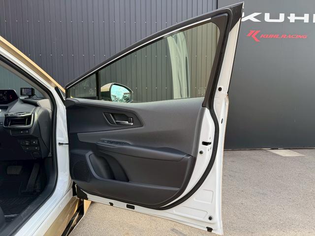 プリウス G オートサロン2024年出展最優秀賞車両/KUHLフルコンプリートカー/VERZ VRF01R20インチ/エアフォースエアサス/エレガントゴールドラッピング/純正ディスプレイオーディオナビ/ETC2.0(35枚目)