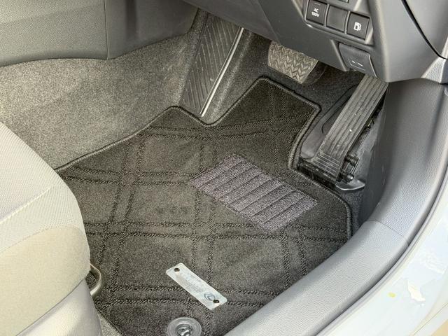 プリウス G オートサロン2024年出展最優秀賞車両/KUHLフルコンプリートカー/VERZ VRF01R20インチ/エアフォースエアサス/エレガントゴールドラッピング/純正ディスプレイオーディオナビ/ETC2.0(37枚目)