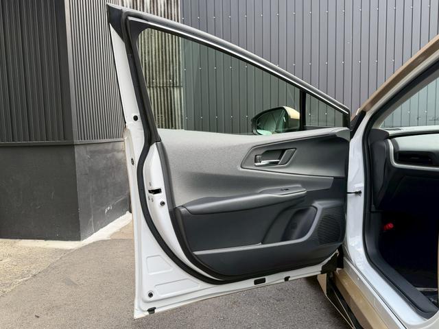 プリウス G オートサロン2024年出展最優秀賞車両/KUHLフルコンプリートカー/VERZ VRF01R20インチ/エアフォースエアサス/エレガントゴールドラッピング/純正ディスプレイオーディオナビ/ETC2.0(39枚目)