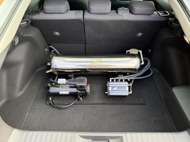 プリウス G オートサロン2024年出展最優秀賞車両/KUHLフルコンプリートカー/VERZ VRF01R20インチ/エアフォースエアサス/エレガントゴールドラッピング/純正ディスプレイオーディオナビ/ETC2.0(44枚目)