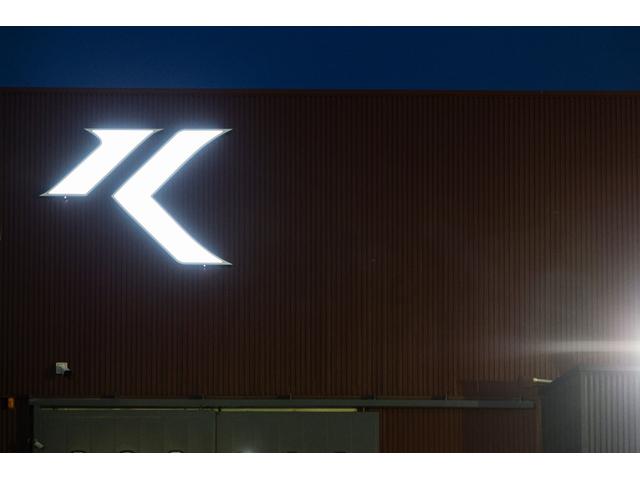 プリウス G オートサロン2024年出展最優秀賞車両/KUHLフルコンプリートカー/VERZ VRF01R20インチ/エアフォースエアサス/エレガントゴールドラッピング/純正ディスプレイオーディオナビ/ETC2.0(56枚目)