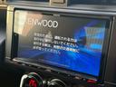 ＫＥＮＷＯＯＤ製彩速９インチナビを装着しております！Ｂｌｕｅｔｏｏｔｈ、ＣＤ／ＤＶＤ視聴も可能です！ご希望に合わせてナビの変更も承ります！お気軽にお申しつけください！