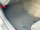 純正ディーラーオプションのフロアマットを装着しております！目立つスレ等もなく、状態は良好です！別途にてオーダーフロアマットにも変更可能ですので詳しくはお問合せ下さい。