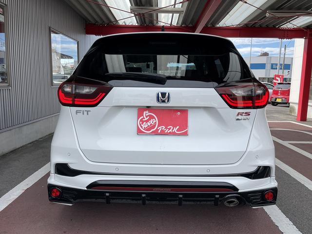 フィット ｅ：ＨＥＶ　ＲＳ　無限エアロ　ホンダ純正カーナビ　スマートキー　衝突軽減ブレーキ　ハーフレザーシート　パドルシフト　ＬＥＤヘッドライト　ＥＴＣ　アダプティブクルーズコントロール　革巻きステアリング（7枚目）