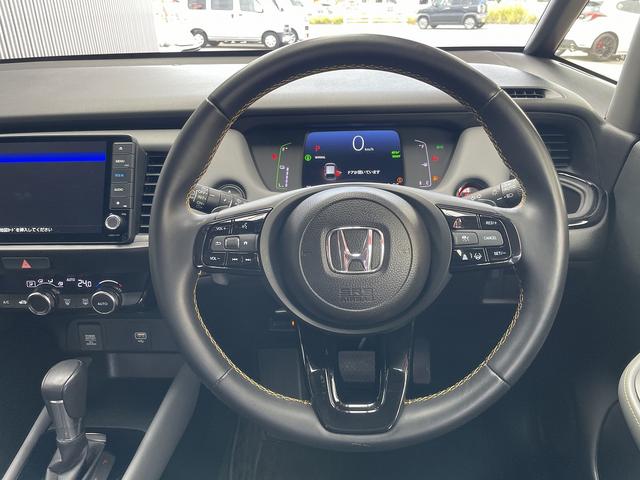 フィット ｅ：ＨＥＶ　ＲＳ　無限エアロ　ホンダ純正カーナビ　スマートキー　衝突軽減ブレーキ　ハーフレザーシート　パドルシフト　ＬＥＤヘッドライト　ＥＴＣ　アダプティブクルーズコントロール　革巻きステアリング（11枚目）