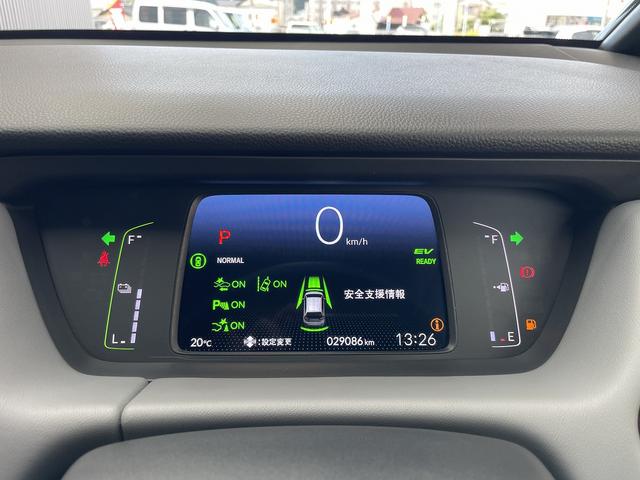 フィット ｅ：ＨＥＶ　ＲＳ　無限エアロ　ホンダ純正カーナビ　スマートキー　衝突軽減ブレーキ　ハーフレザーシート　パドルシフト　ＬＥＤヘッドライト　ＥＴＣ　アダプティブクルーズコントロール　革巻きステアリング（13枚目）