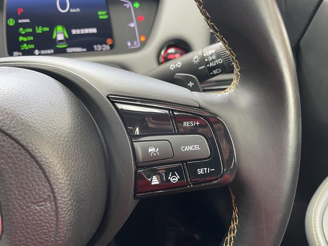 フィット ｅ：ＨＥＶ　ＲＳ　無限エアロ　ホンダ純正カーナビ　スマートキー　衝突軽減ブレーキ　ハーフレザーシート　パドルシフト　ＬＥＤヘッドライト　ＥＴＣ　アダプティブクルーズコントロール　革巻きステアリング（16枚目）