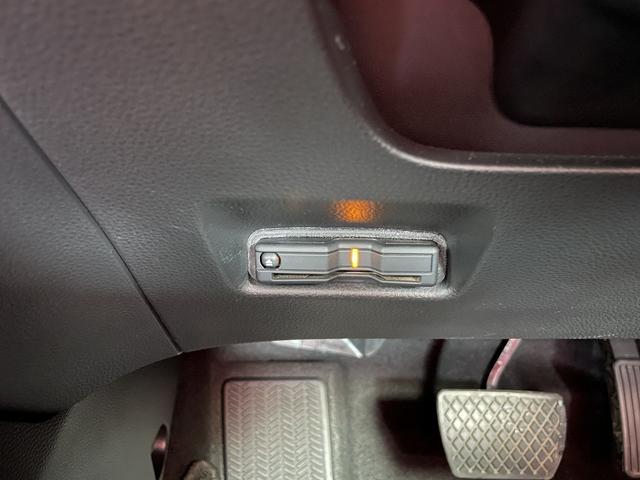 フィット ｅ：ＨＥＶ　ＲＳ　無限エアロ　ホンダ純正カーナビ　スマートキー　衝突軽減ブレーキ　ハーフレザーシート　パドルシフト　ＬＥＤヘッドライト　ＥＴＣ　アダプティブクルーズコントロール　革巻きステアリング（23枚目）