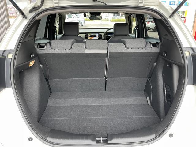 フィット ｅ：ＨＥＶ　ＲＳ　無限エアロ　ホンダ純正カーナビ　スマートキー　衝突軽減ブレーキ　ハーフレザーシート　パドルシフト　ＬＥＤヘッドライト　ＥＴＣ　アダプティブクルーズコントロール　革巻きステアリング（25枚目）