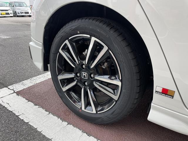 フィット ｅ：ＨＥＶ　ＲＳ　無限エアロ　ホンダ純正カーナビ　スマートキー　衝突軽減ブレーキ　ハーフレザーシート　パドルシフト　ＬＥＤヘッドライト　ＥＴＣ　アダプティブクルーズコントロール　革巻きステアリング（31枚目）