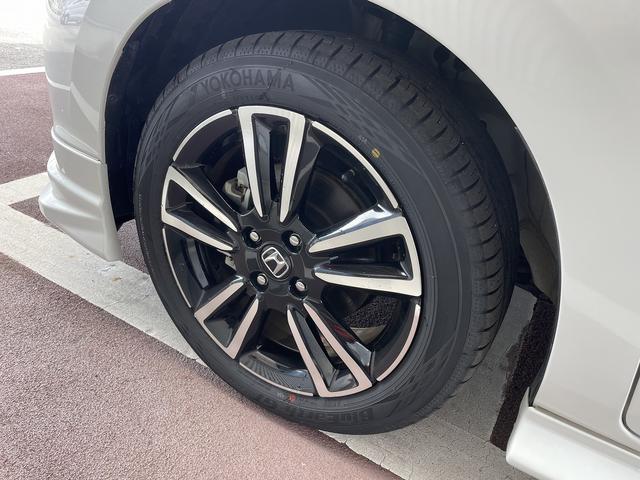 フィット ｅ：ＨＥＶ　ＲＳ　無限エアロ　ホンダ純正カーナビ　スマートキー　衝突軽減ブレーキ　ハーフレザーシート　パドルシフト　ＬＥＤヘッドライト　ＥＴＣ　アダプティブクルーズコントロール　革巻きステアリング（32枚目）