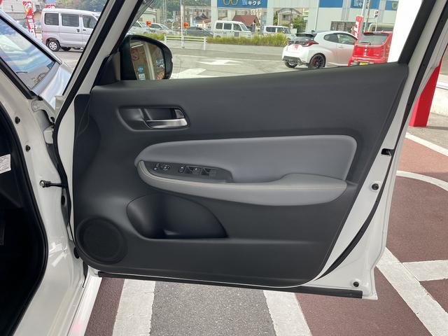 フィット ｅ：ＨＥＶ　ＲＳ　無限エアロ　ホンダ純正カーナビ　スマートキー　衝突軽減ブレーキ　ハーフレザーシート　パドルシフト　ＬＥＤヘッドライト　ＥＴＣ　アダプティブクルーズコントロール　革巻きステアリング（33枚目）