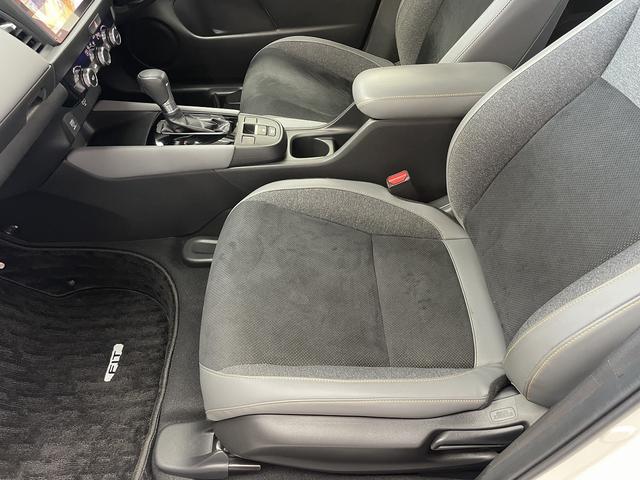 フィット ｅ：ＨＥＶ　ＲＳ　無限エアロ　ホンダ純正カーナビ　スマートキー　衝突軽減ブレーキ　ハーフレザーシート　パドルシフト　ＬＥＤヘッドライト　ＥＴＣ　アダプティブクルーズコントロール　革巻きステアリング（36枚目）
