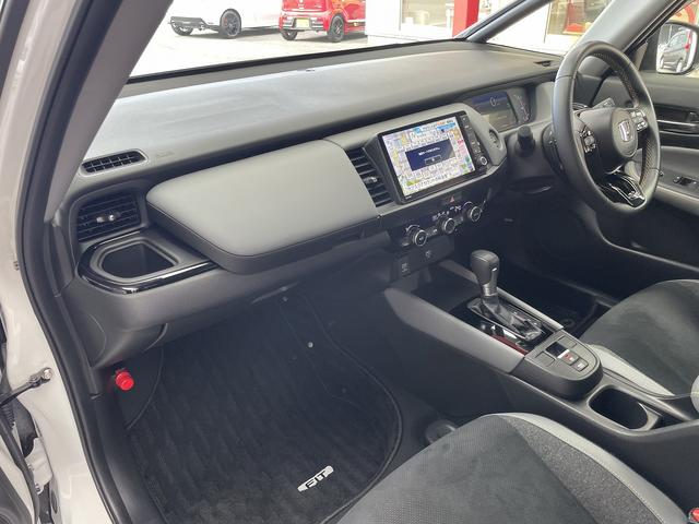 フィット ｅ：ＨＥＶ　ＲＳ　無限エアロ　ホンダ純正カーナビ　スマートキー　衝突軽減ブレーキ　ハーフレザーシート　パドルシフト　ＬＥＤヘッドライト　ＥＴＣ　アダプティブクルーズコントロール　革巻きステアリング（40枚目）