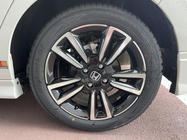 フィット ｅ：ＨＥＶ　ＲＳ　無限エアロ　ホンダ純正カーナビ　スマートキー　衝突軽減ブレーキ　ハーフレザーシート　パドルシフト　ＬＥＤヘッドライト　ＥＴＣ　アダプティブクルーズコントロール　革巻きステアリング（52枚目）