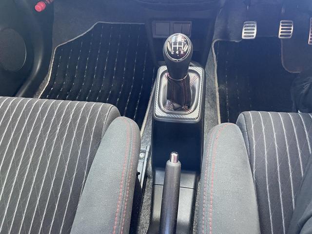 アルトワークス ベースグレード　５速ＭＴ　レカロシート　スマートキー　ＨＩＤヘッドライト　ＥＴＣ　ドライブレコーダー　フロアマット　ドアバイザー　革巻きステアリング　純正アルミホイール　フォグライト（12枚目）