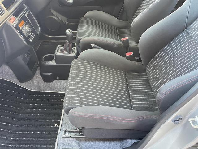 アルトワークス ベースグレード　５速ＭＴ　レカロシート　スマートキー　ＨＩＤヘッドライト　ＥＴＣ　ドライブレコーダー　フロアマット　ドアバイザー　革巻きステアリング　純正アルミホイール　フォグライト（21枚目）