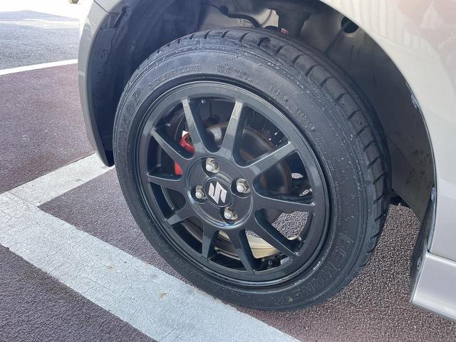 アルトワークス ベースグレード　５速ＭＴ　レカロシート　スマートキー　ＨＩＤヘッドライト　ＥＴＣ　ドライブレコーダー　フロアマット　ドアバイザー　革巻きステアリング　純正アルミホイール　フォグライト（38枚目）