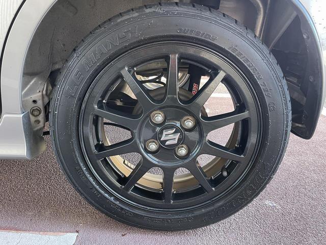 アルトワークス ベースグレード　５速ＭＴ　レカロシート　スマートキー　ＨＩＤヘッドライト　ＥＴＣ　ドライブレコーダー　フロアマット　ドアバイザー　革巻きステアリング　純正アルミホイール　フォグライト（68枚目）