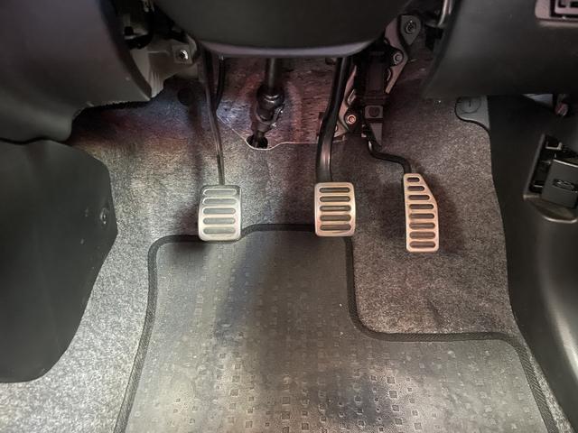 アルトワークス ベースグレード　５速マニュアルミッション　ターボエンジン　柿本改マフラー　ＴＥＩＮサス　純正カーナビ　ワンセグＴＶ　バックカメラ　レカロシート　ＨＩＤヘッドライト　スマートキー＆プッシュスタート（16枚目）